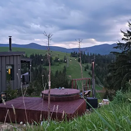 Laska House Пилипец